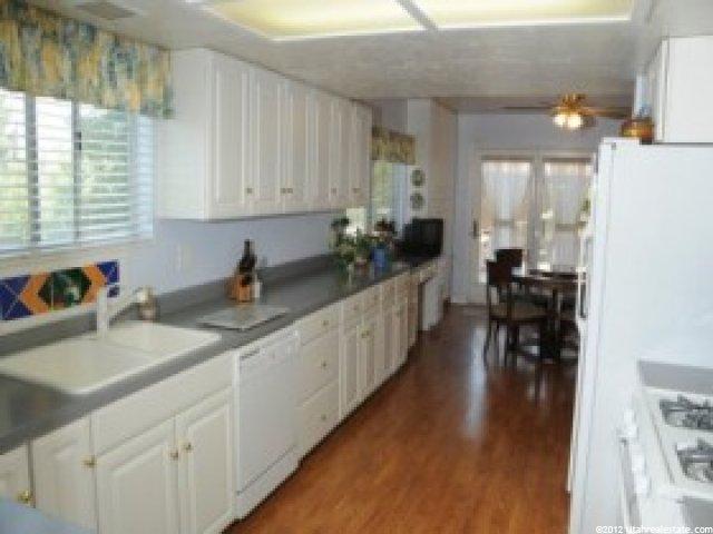 8566 Terrace Dr, Sandy, UT 84093 — photo 3