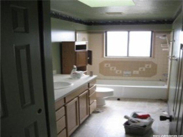 1075 W 25 S, Clearfield, UT 84015 — photo 6