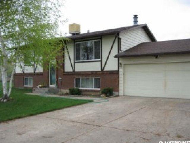 651 W 1060 N, Clinton, UT 84015 — photo 2
