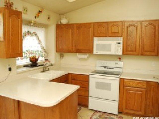 208 W 2050 S, Clearfield, UT 84015 — photo 2