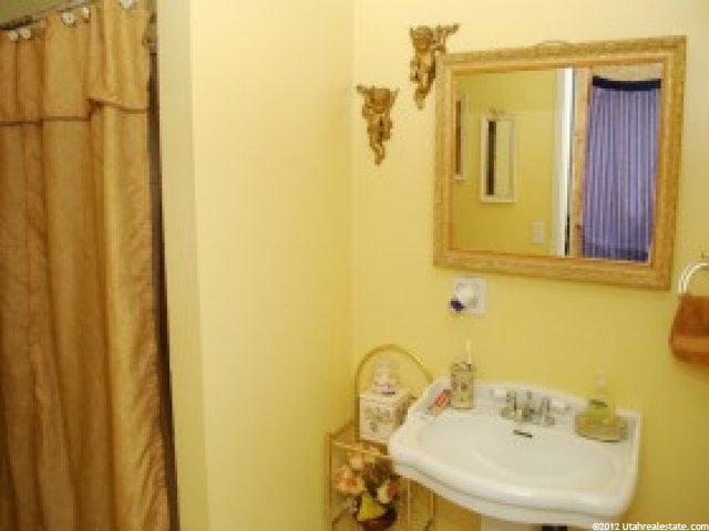 208 W 2050 S, Clearfield, UT 84015 — photo 6