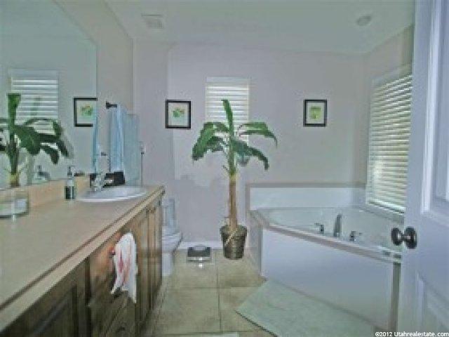 570 E Cottonwood Cir, North Logan, UT 84341 — photo 7