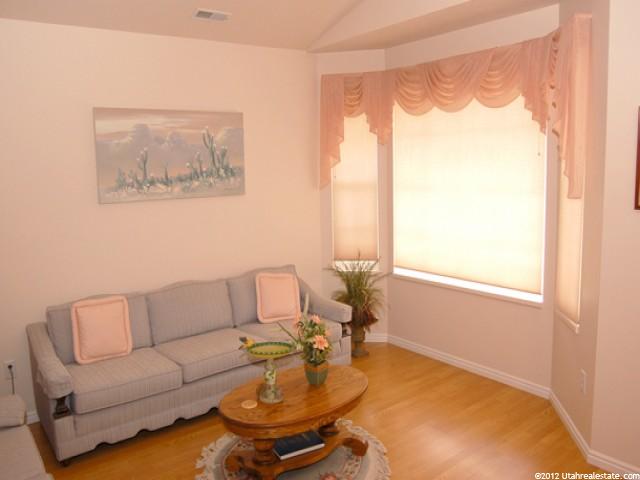 956 W 1730 N, Clinton, UT 84015 — photo 2