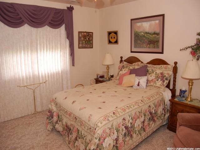 956 W 1730 N, Clinton, UT 84015 — photo 5