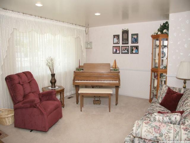 33 W 900 N, Bountiful, UT 84010 — photo 4