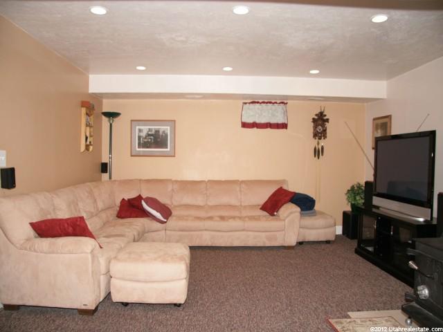 33 W 900 N, Bountiful, UT 84010 — photo 7