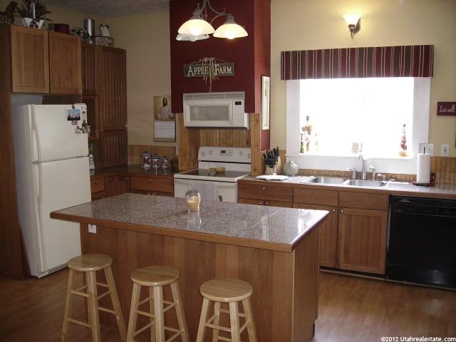 156 E Main St, Hyrum, UT 84319 — photo 4