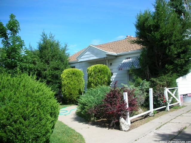 233 S Lakeview Dr, Clearfield, UT 84015 — photo 2