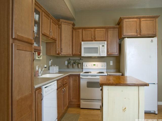 637 Hidden Bluff Cv, Sandy, UT 84070 — photo 7
