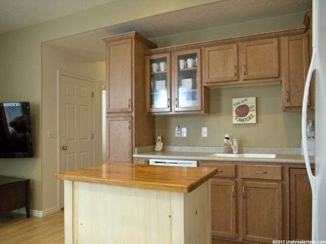 637 Hidden Bluff Cv, Sandy, UT 84070 — photo 8