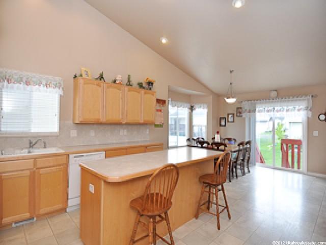 5556 S 3800 W, Roy, UT 84067 — photo 4