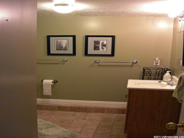 1414 Willow Valley Dr, Centerville, UT 84014 — photo 6
