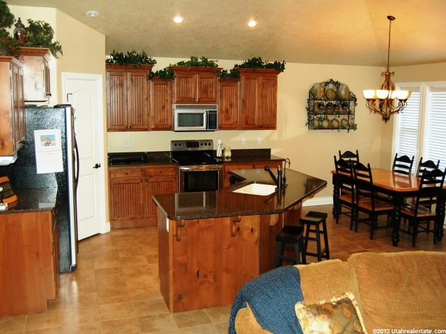 237 N 390 W, Wellsville, UT 84339 — photo 2