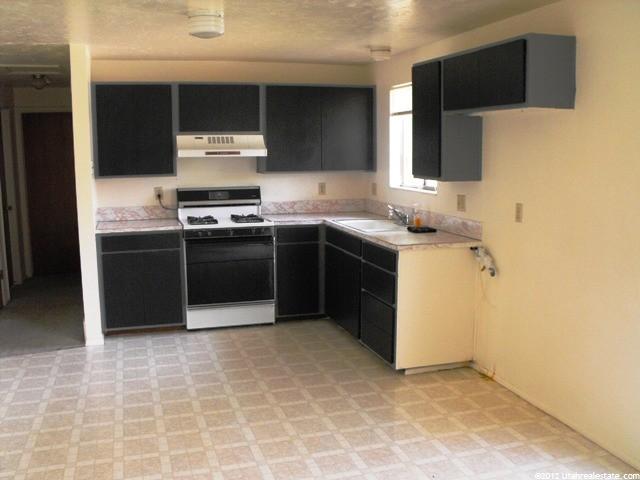 686 N 1000 W, Clearfield, UT 84015 — photo 4