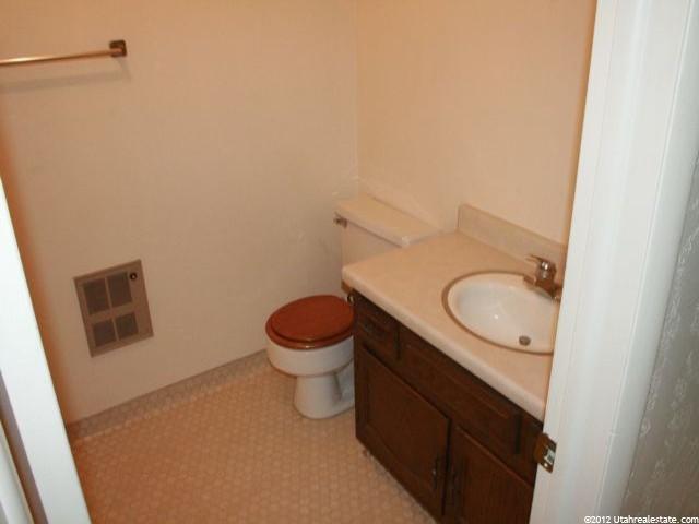 637 S 2100 W, Vernal, UT 84078 — photo 4