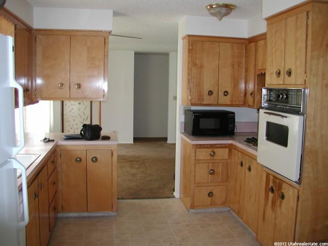 8073 Roosevelt St, Midvale, UT 84047 — photo 2