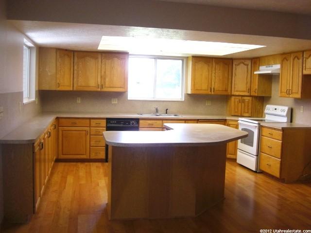 584 E 850 S, Centerville, UT 84014 — photo 2