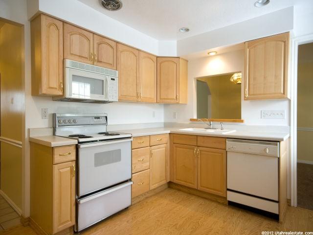 1052 Mala Dr, Layton, UT 84041 — photo 3