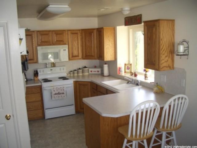 5271 S 2775 W #B, Roy, UT 84067 — photo 3