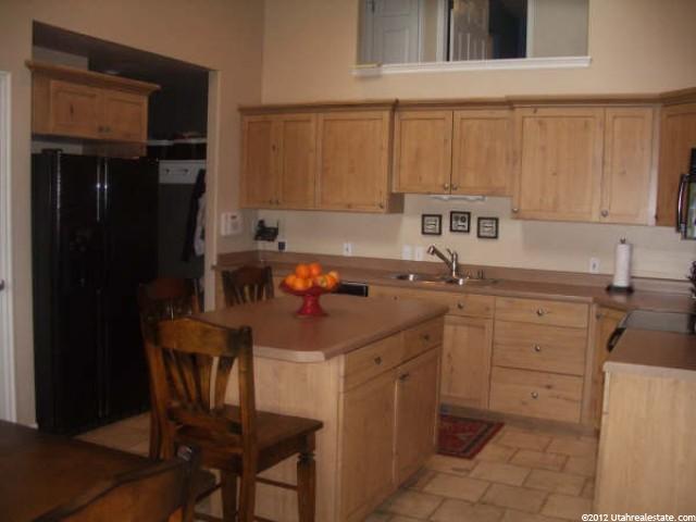 655 Churchill Dr, Centerville, UT 84014 — photo 2