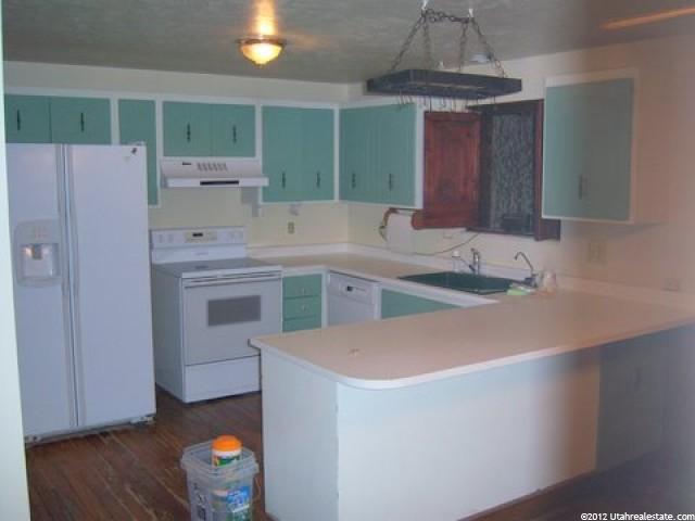 913 Violet Dr, Sandy, UT 84094 — photo 2
