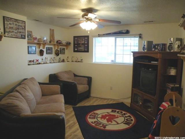 1054 W 2600 N, Layton, UT 84041 — photo 3