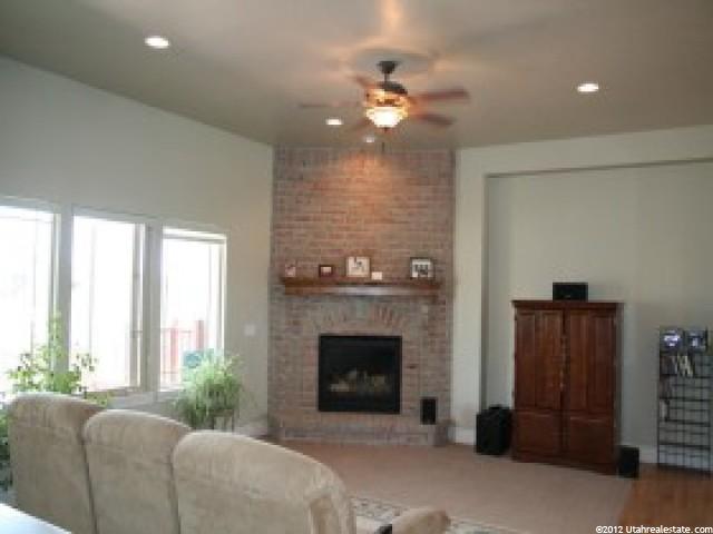 951 Mill Shadow Dr, Kaysville, UT 84037 — photo 2