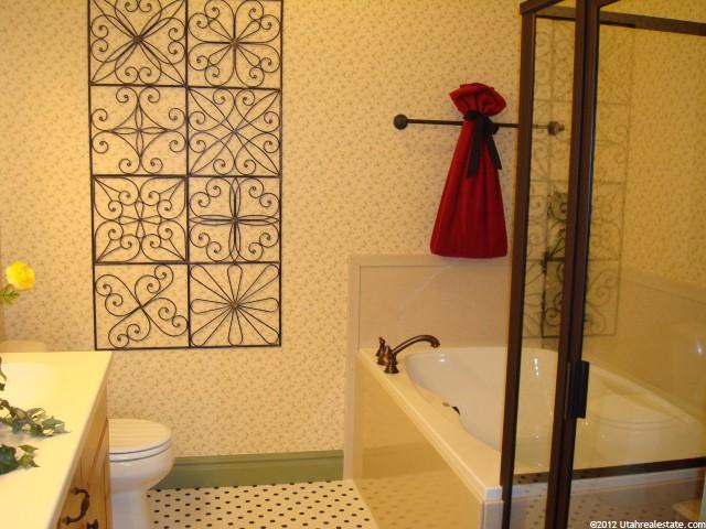 51 W 650 N, Centerville, UT 84014 — photo 5