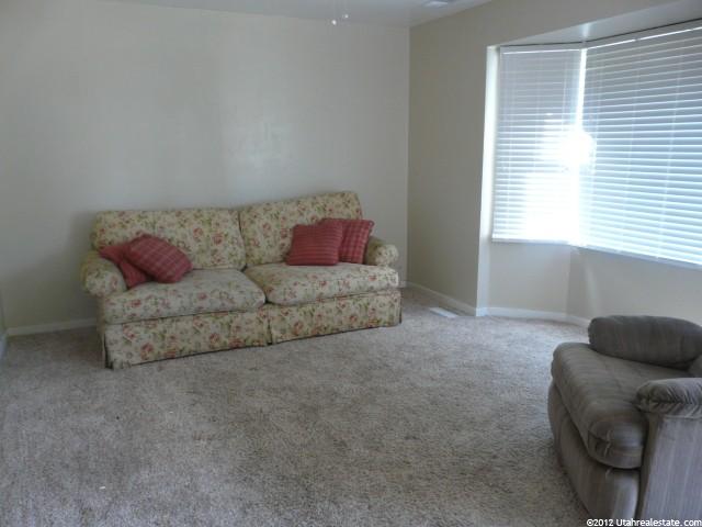162 S Lakeview Dr, Clearfield, UT 84015 — photo 2
