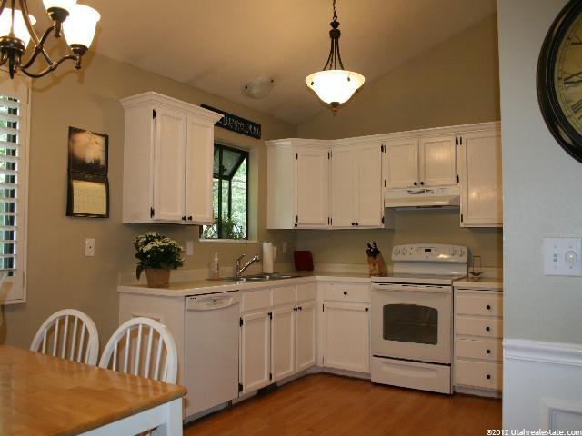 8916 S Flatiron Dr E, Sandy, UT 84093 — photo 2