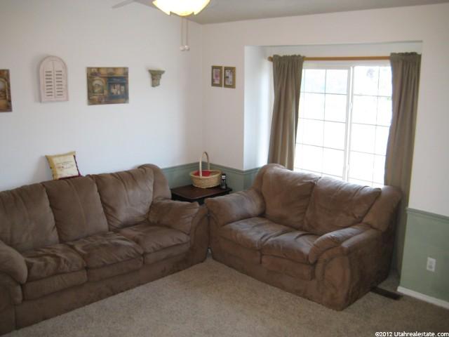 547 W 950 N, Clinton, UT 84015 — photo 2