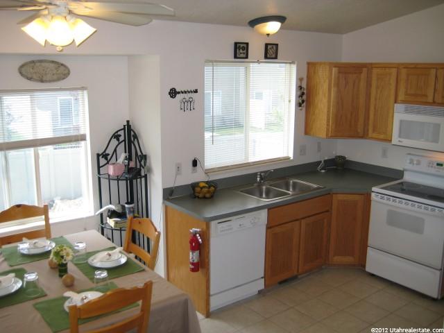 547 W 950 N, Clinton, UT 84015 — photo 4