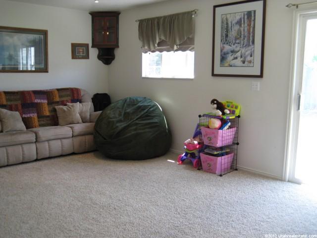 547 W 950 N, Clinton, UT 84015 — photo 5