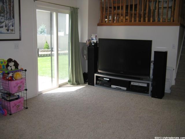 547 W 950 N, Clinton, UT 84015 — photo 6