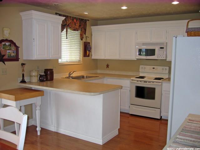 587 S 2925 W, Syracuse, UT 84075 — photo 2