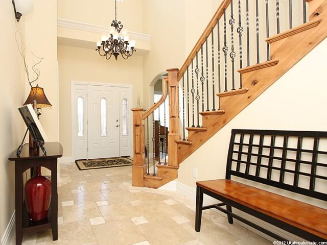 563 N Peregrine Cv E, Layton, UT 84040 — photo 2