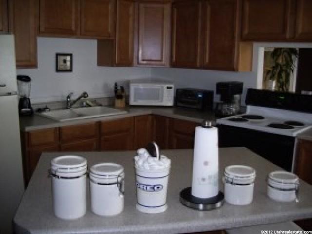 389 W 1425 N, Clinton, UT 84015 — photo 4