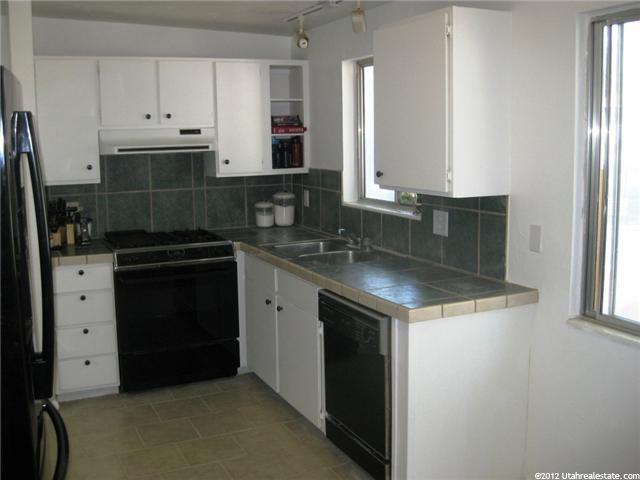 10332 S Clearview Dr E, Sandy, UT 84070 — photo 2