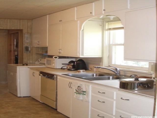 208 S Center St, Trenton, UT 84338 — photo 2