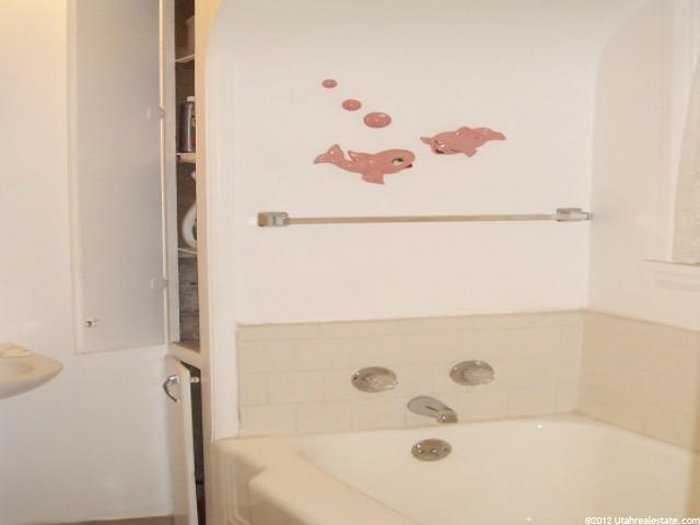208 S Center St, Trenton, UT 84338 — photo 4