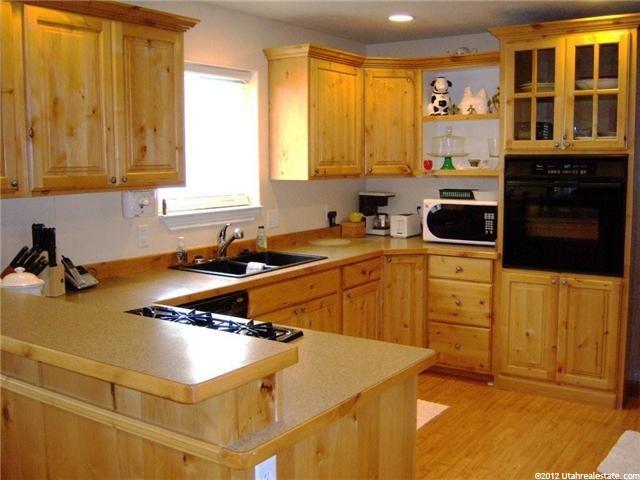 230 N Nelson Ave, Roosevelt, UT 84066 — photo 2