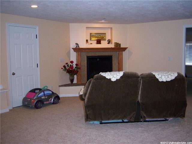 230 N Nelson Ave, Roosevelt, UT 84066 — photo 4