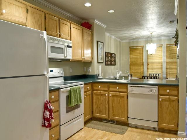 136 W 275 N, Centerville, UT 84014 — photo 3