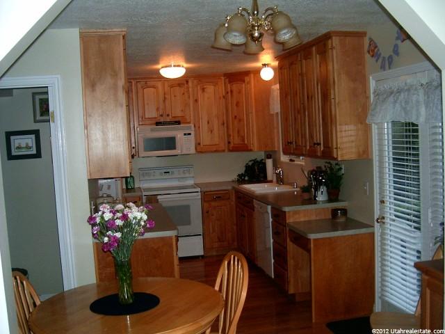 803 E Creekside Dr, Layton, UT 84041 — photo 2