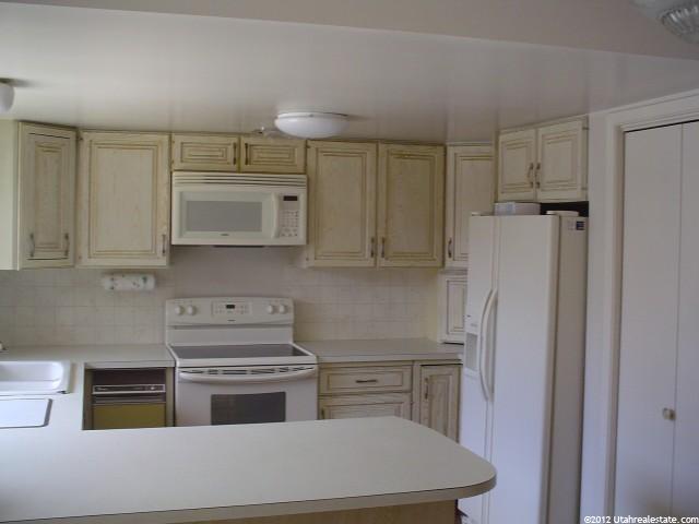 4889 S 1670 E, Holladay, UT 84117 — photo 2