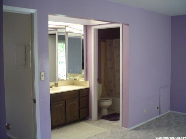 4889 S 1670 E, Holladay, UT 84117 — photo 7