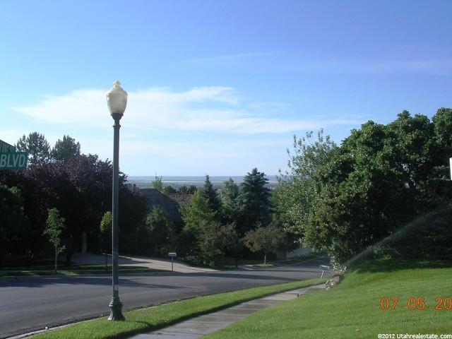 3677 S Carriage Ln, Bountiful, UT 84010 — photo 5