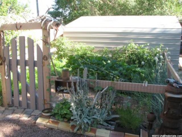 296 S Center St, Enterprise, UT 84725 — photo 4