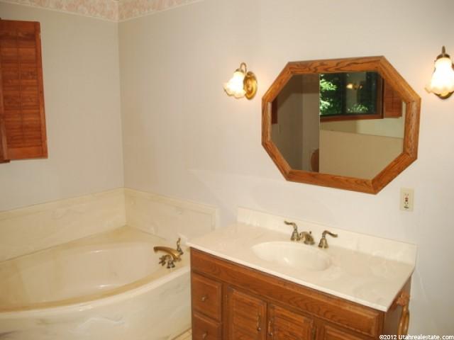 3727 S 400 E, Bountiful, UT 84010 — photo 9
