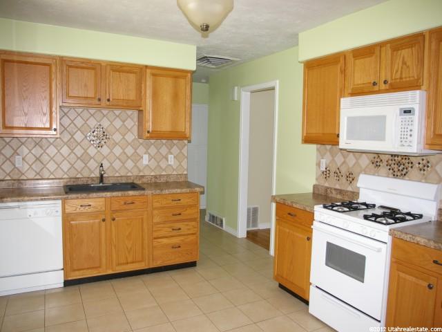 159 N Ronald Ave W, Layton, UT 84041 — photo 2